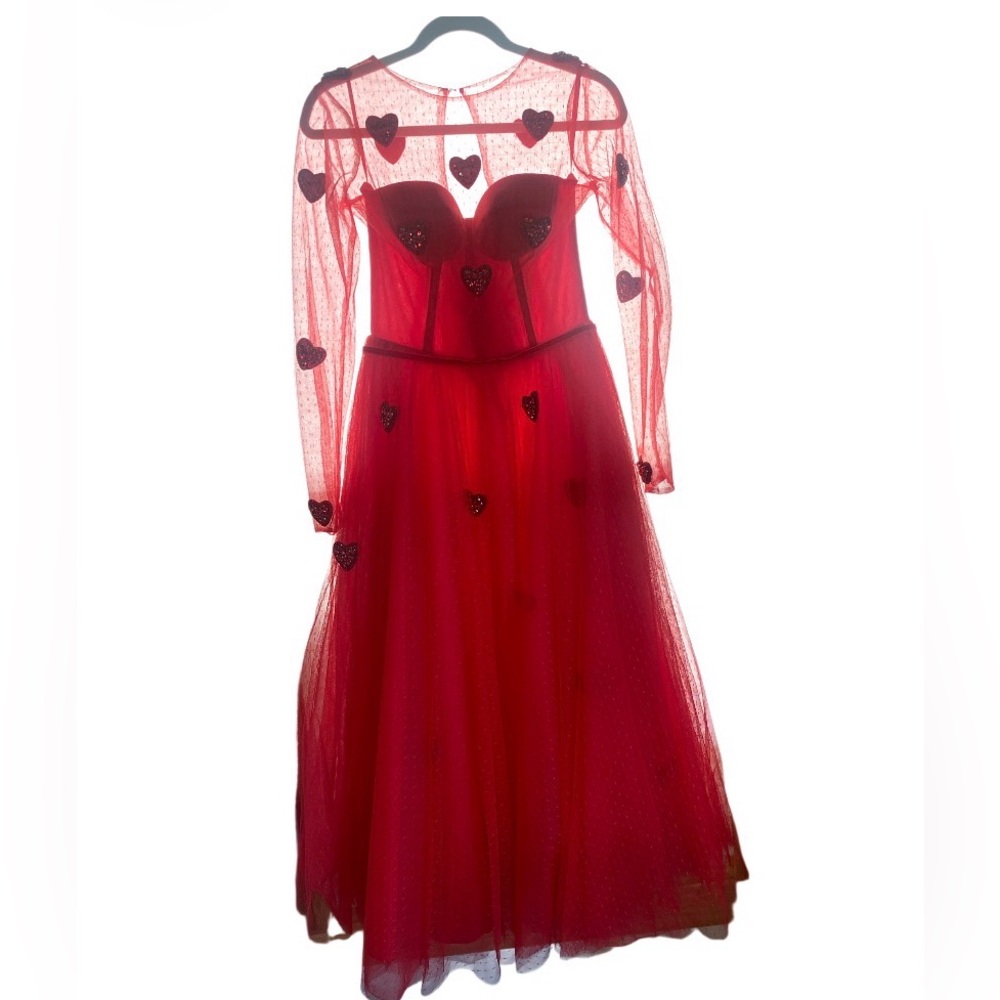 Teuta Matoshi Draped Heart Dress size 6 pristine condition
Beautiful red - Picture 4 of 16